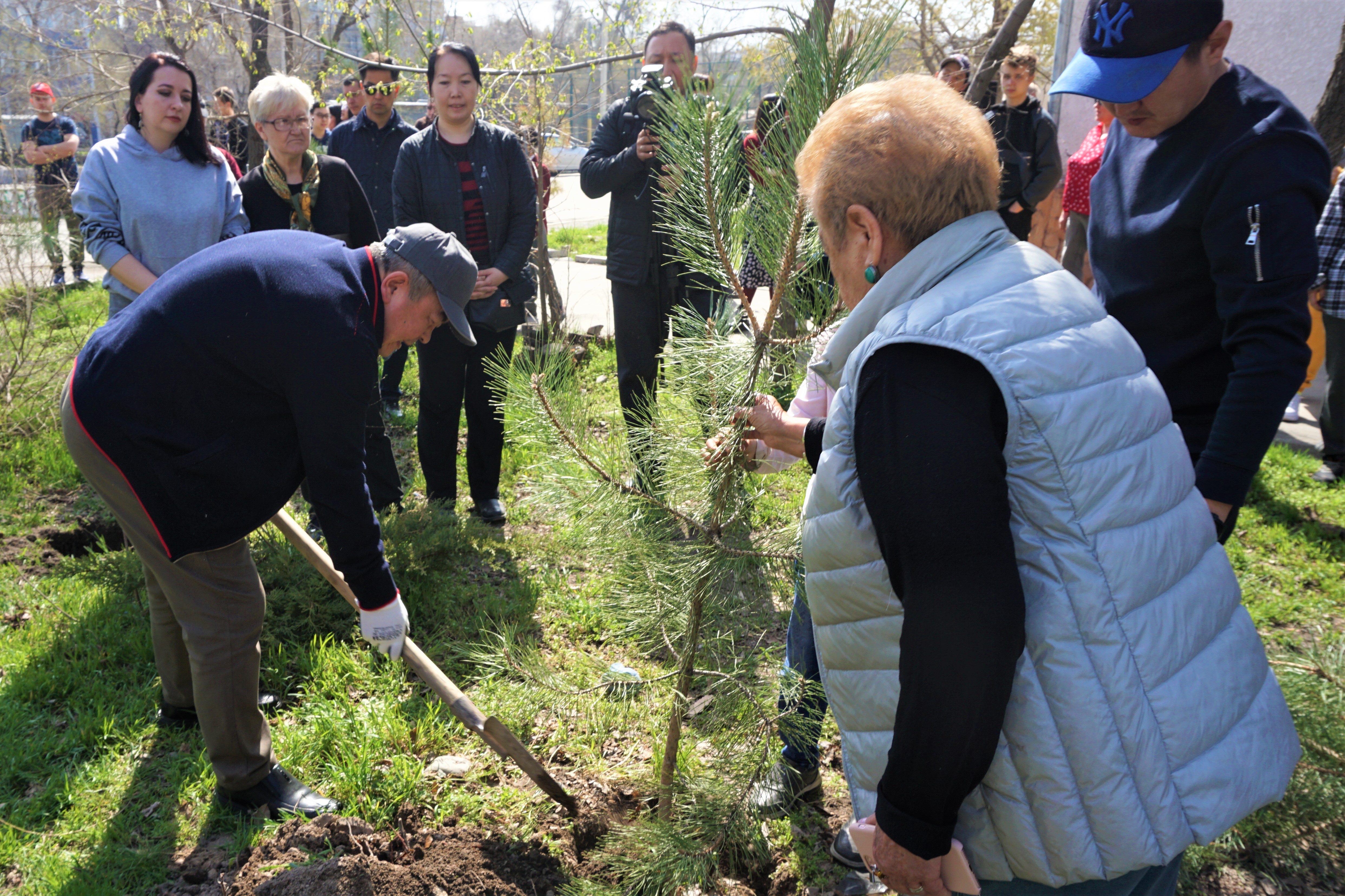 ЗАО «Кумтор Голд Компани» и НДИТА «Алтын туйун» посадили «Техносквер»